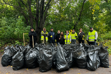 Порядка 570 кубометров мусора собрали ветврачи на осенних субботниках