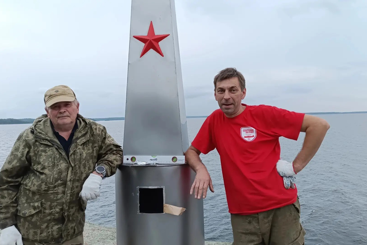 Специалист #госветслужба47 помог установить стелу