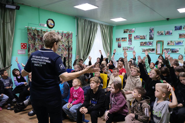 Урок доброты провела госветслужба для ребят из Енакиево
