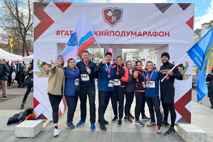 Леонид Кротов и спортивная команда ветврачей пробежали Гатчинский полумарафон